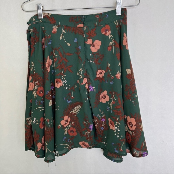 5/$25 Blue rain medium floral skirt 76 - Picture 2 of 5